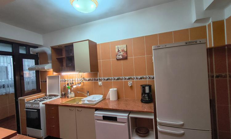 Închiriere apartament 3 camere, 80 mp - mobilat și utilat - Piața Dorobanți