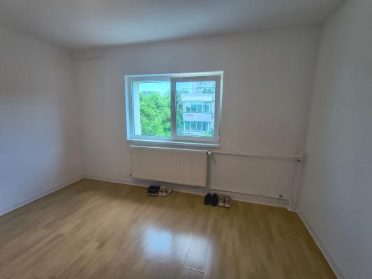Apartament de vânzare - 2 camere, 60 mp - în apropiere de Kaufland Barbu Văcărescu