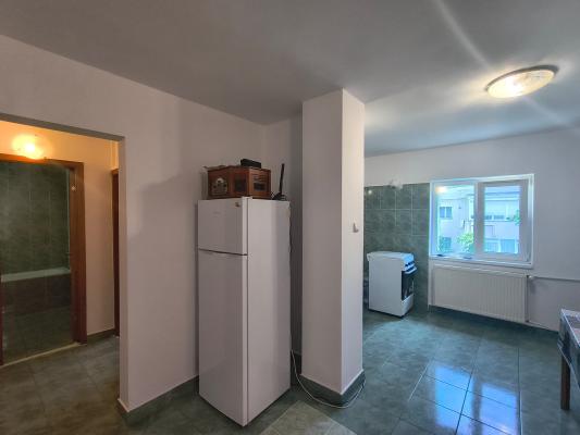 Apartament de vânzare - 2 camere, 60 mp - în apropiere de Kaufland Barbu Văcărescu