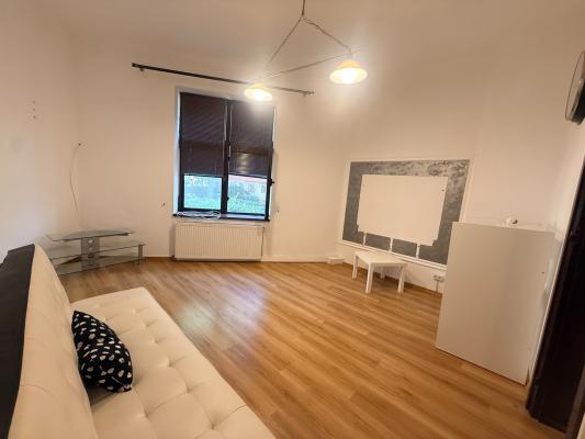 3 camere închiriere Dacia intersecție cu Moșilor