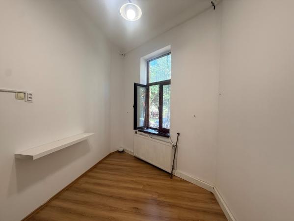 3 camere închiriere Dacia intersecție cu Moșilor