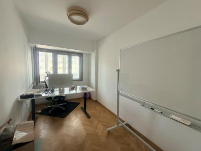 Apartament de vânzare 3 camere Titulescu - Piața Victoriei complet mobilat si utilat
