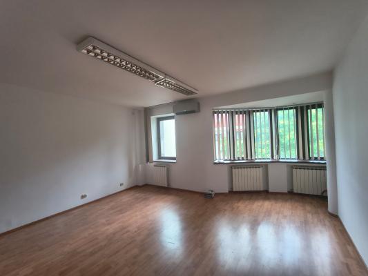 Apartament cu 3 camere, 80 mp, nemobilat - pentru birouri - Zona Piața Dorobanți
