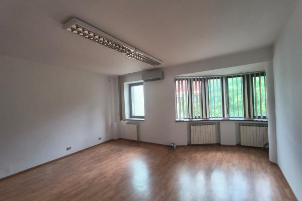 Apartament cu 3 camere, 80 mp, nemobilat - pentru birouri - Zona Piața Dorobanți