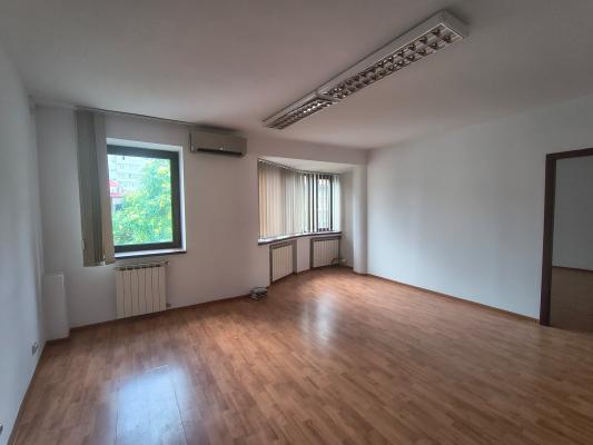 Apartament cu 3 camere, 80 mp, nemobilat - pentru birouri - Zona Piața Dorobanți