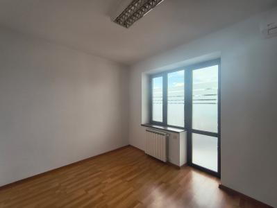 Apartament cu 3 camere, 80 mp, nemobilat - pentru birouri - Zona Piața Dorobanți