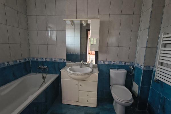 Apartament cu 3 camere, 80 mp, nemobilat - pentru birouri - Zona Piața Dorobanți