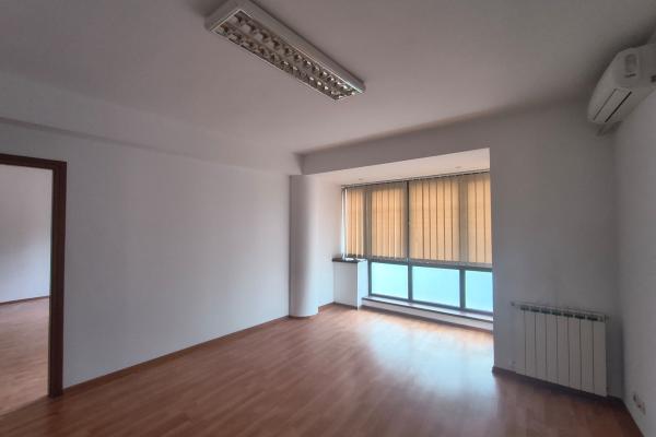 Apartament cu 3 camere, 80 mp, nemobilat - pentru birouri - Zona Piața Dorobanți