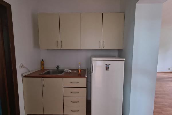 Apartament cu 3 camere, 80 mp, nemobilat - pentru birouri - Zona Piața Dorobanți
