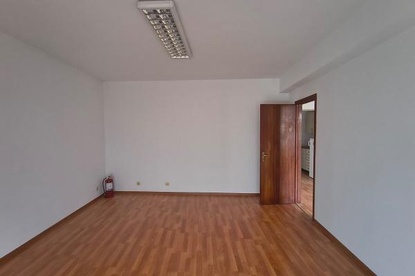Apartament cu 3 camere, 80 mp, nemobilat - pentru birouri - Zona Piața Dorobanți