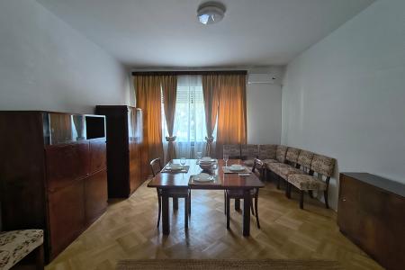 Închiriere apartament 4 camere, 153 mp, mobilat și utilat - parter vilă - Dorobanți Capitale