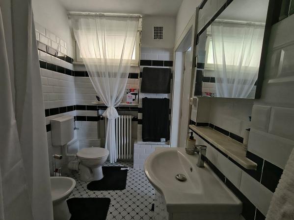 Închiriere apartament 4 camere, 153 mp, mobilat și utilat - parter vilă - Dorobanți Capitale