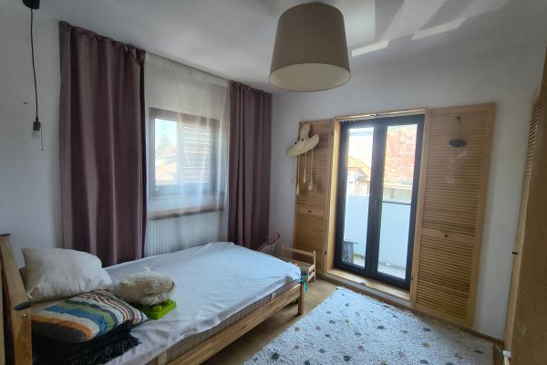 Apartament de vânzare, 6 camere, 183 mp, la mansarda - zona Floeasca
