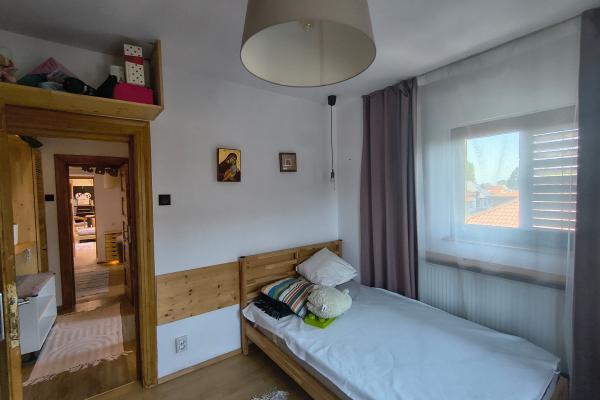 Apartament de vânzare, 6 camere, 183 mp, la mansarda - zona Floeasca