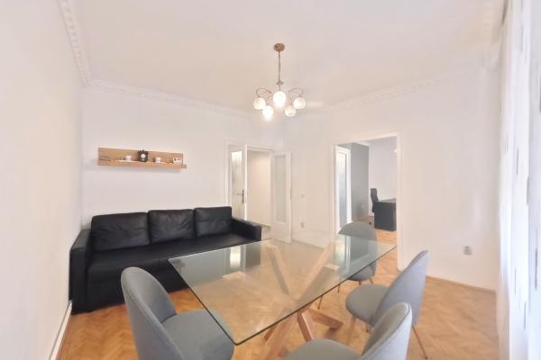 Piata Alba Iulia - Matache Dobrescu - apartament 2 camere in vila