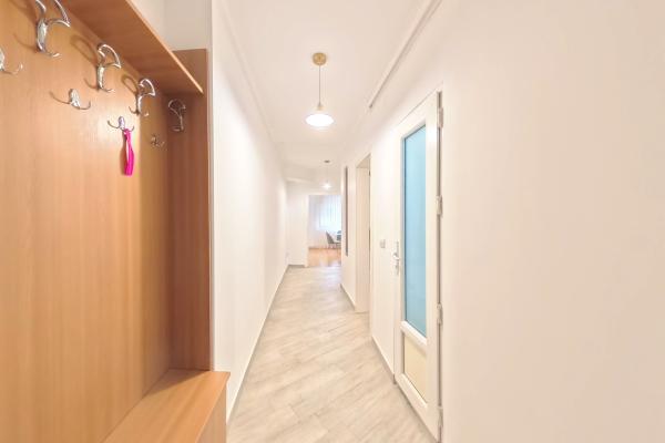 Piata Alba Iulia - Matache Dobrescu - apartament 2 camere in vila