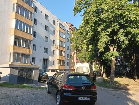 Apartament 2 camere, 56 mp, etaj 3/5, bloc izolat, boxă – zona Hotel Strelitia / Modern – Timișoara