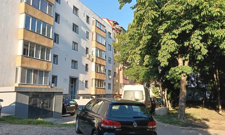 Apartament 2 camere, 56 mp, etaj 3/5, bloc izolat, boxă – zona Hotel Strelitia / Modern – Timișoara