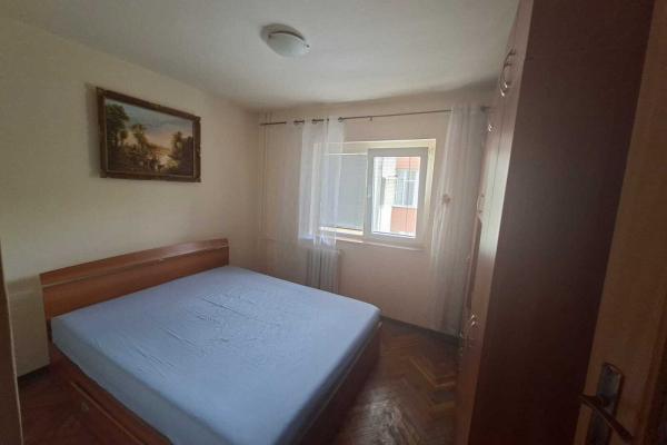 Apartament cu 2 camere, semidecomandat, 52 mp, etaj 1 – Zona Stadion Dan Păltinișanu