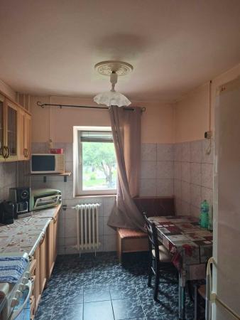 Apartament cu 2 camere, semidecomandat, 52 mp, etaj 1 – Zona Stadion Dan Păltinișanu