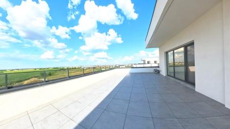 Apartament exclusivist 4 camere Tunari-Otopeni  – Terasă de 85 mp – Parcare inclusă
