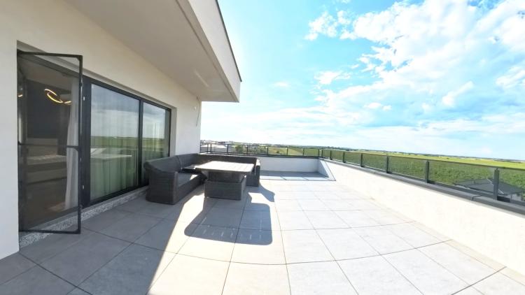 Apartament exclusivist 4 camere Tunari-Otopeni  – Terasă de 85 mp – Parcare inclusă