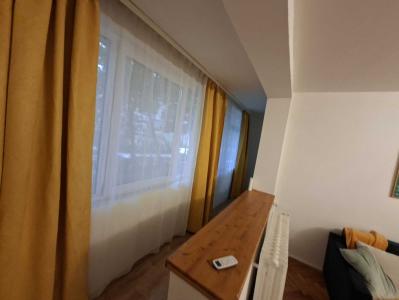 2 camere, semidecomandat, cu o suprafață utilă de 46 mp, situat la parter