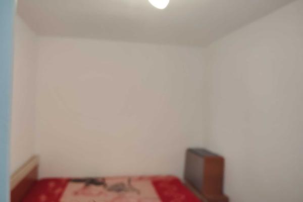 Se oferă spre vânzare un apartament cu 2 camere, situat în zona Șagului, pe strada Iris, la etajul 2