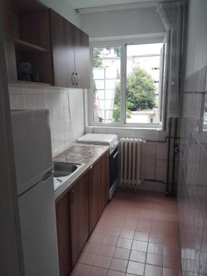 Se oferă spre vânzare un apartament cu 2 camere, situat în zona Șagului, pe strada Iris, la etajul 2