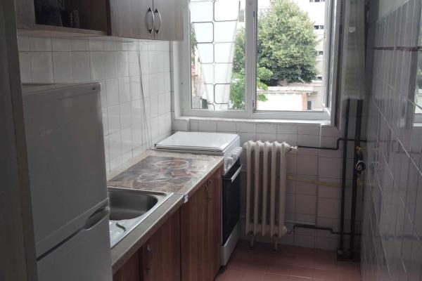 Se oferă spre vânzare un apartament cu 2 camere, situat în zona Șagului, pe strada Iris, la etajul 2
