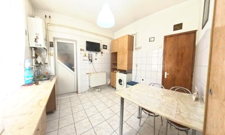2 camere in vila / Aproape de Parcul Carol