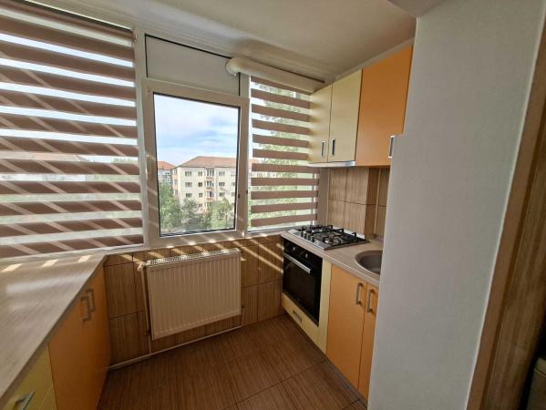 Apartament 2 camere decomandat de vânzare – Zonă Lidl, Str. Mureș | Complet mobilat și utilat | Bloc anvelopat