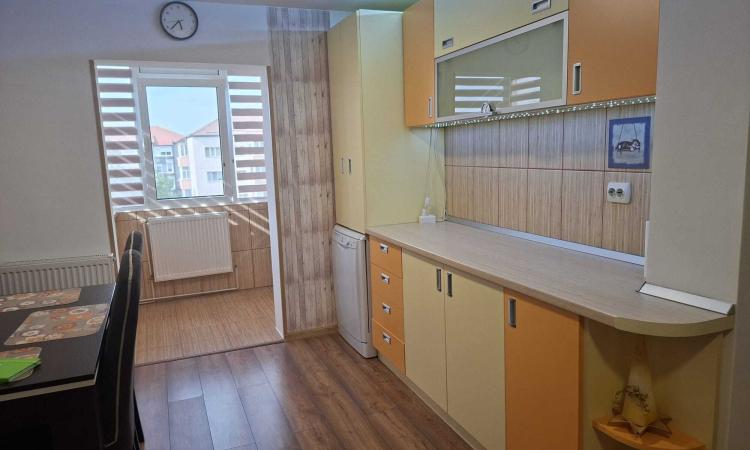 Apartament 2 camere decomandat de vânzare – Zonă Lidl, Str. Mureș | Complet mobilat și utilat | Bloc anvelopat