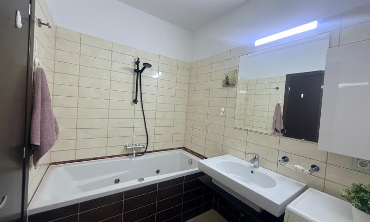 Apartament 2 camere de închiriat + loc de parcare Asmita Gardens