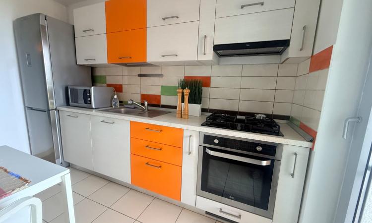 Apartament 2 camere de închiriat + loc de parcare Asmita Gardens