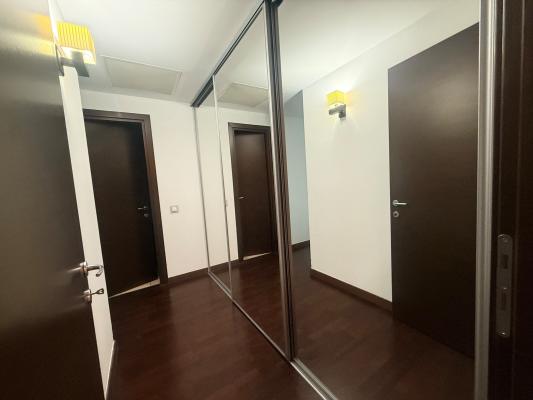Apartament 2 camere de închiriat + loc de parcare Asmita Gardens