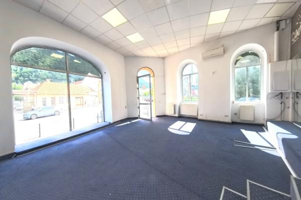 Spatiu comercial Stradal de inchiriat/Centrul Civic Brasov