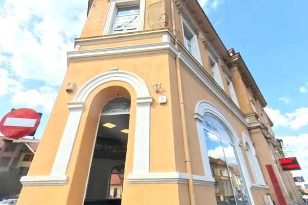 Spatiu comercial Stradal de inchiriat/Centrul Civic Brasov