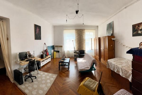 Apartament spațios1 cameră, 84 mp, în clădire istorică, pe malul Begai