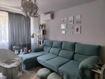 Vă propun spre vânzare un apartament cu 3 camere, situat în zona Dambovita