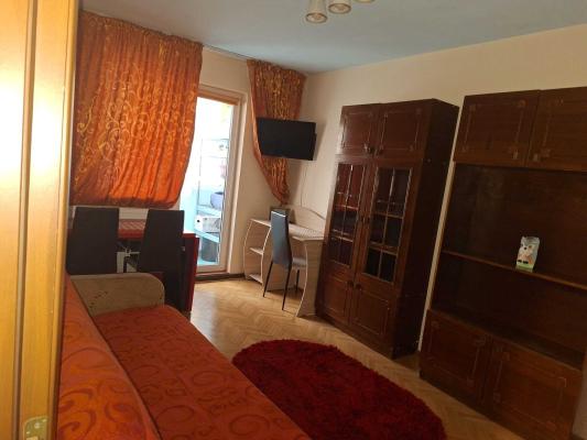 Apartament cu 2 camere, semidecomandat, situat în zona Șagului