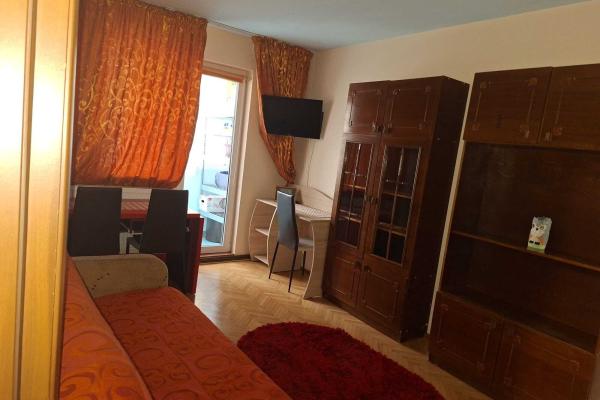 Apartament cu 2 camere, semidecomandat, situat în zona Șagului