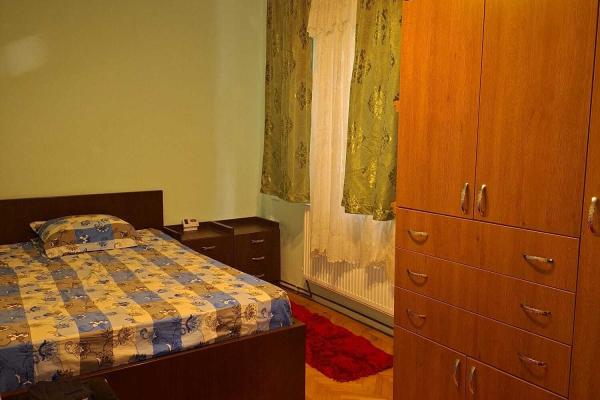 Apartament cu 2 camere, semidecomandat, situat în zona Șagului