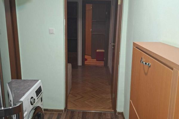 Apartament cu 2 camere, semidecomandat, situat în zona Șagului