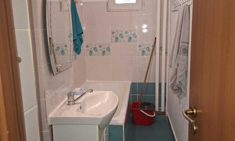 Apartament cu 2 camere, semidecomandat, situat în zona Șagului