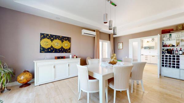 Casă individuală premium pe malul lacului – Cosmopolis