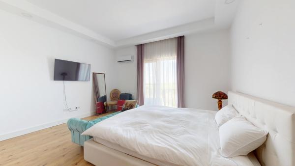 Casă individuală premium pe malul lacului – Cosmopolis