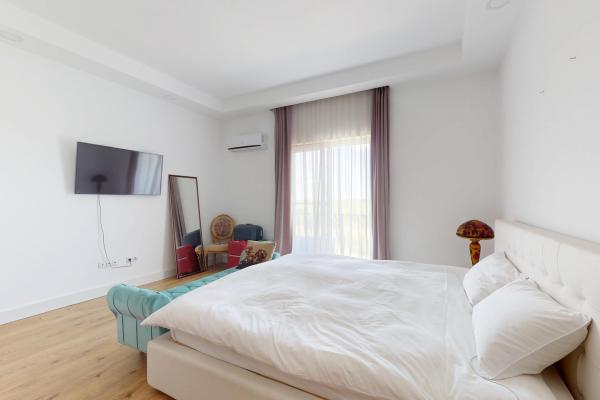 Casă individuală premium pe malul lacului – Cosmopolis