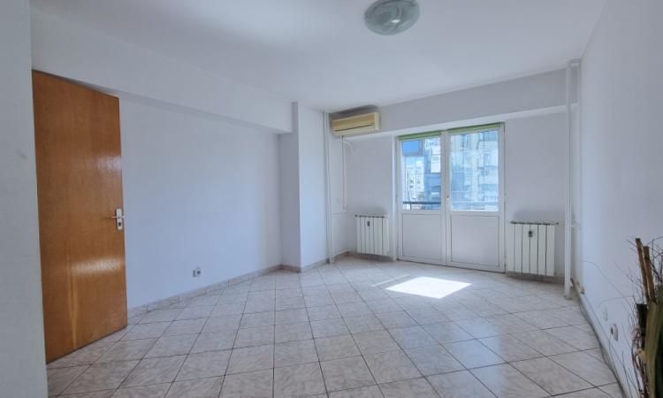 3 camere nemobilate - Unirii - Sfanta Vineri