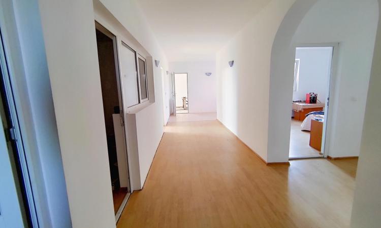 Vila P+1+M - 12 camere - Adunatii Copaceni